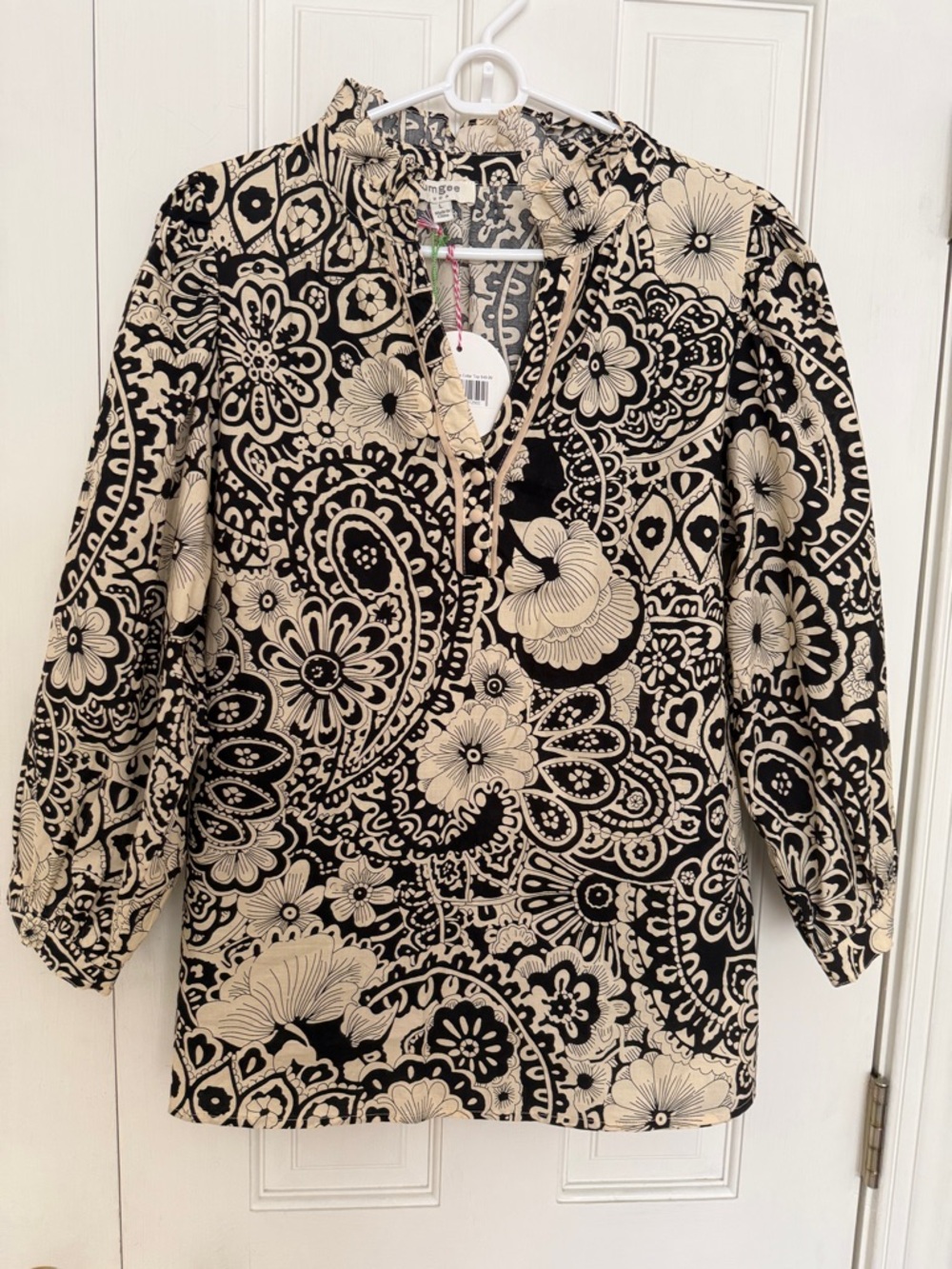 NWT Umgee Black and Cream Paisley Floral V-Neck Blouse half- price